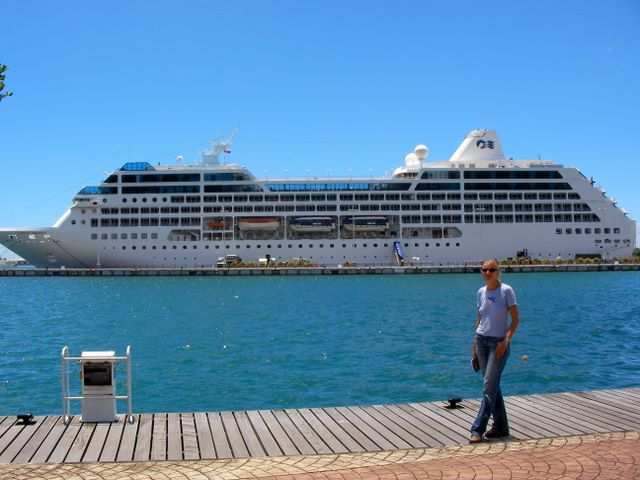 In Papeete angekommen beginnen wir mit einem Rundgang an der Pier.