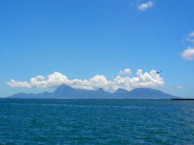 Vom Hafen aus sieht man Moorea.