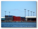 Aus dem Containerhafen gruesst uns unsere Heimatstadt.