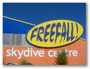 Freier Fall! - Rcihtig: Fallschirmspringen! Skydiven hoert sich aber noch cooler an!