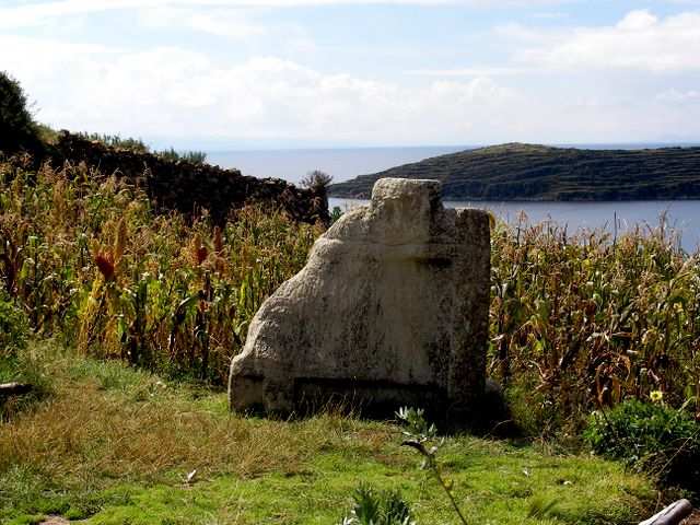 Ein Opferstein, auf dem in der Pre-Inka Zeit angeblich Verbrecher hingerichtet wurden.