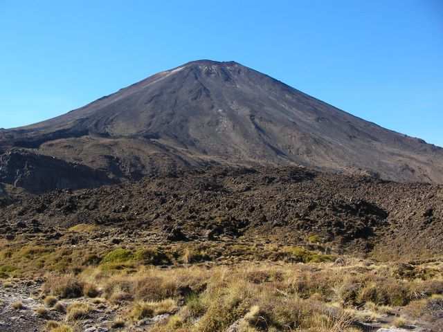 Mt Ngauruhoe gilt auch heute noch als aktiv.