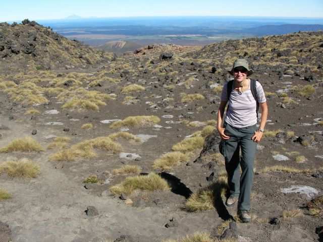 Auf dem Hochplateau angekommen, kann Bine schon wieder laecheln.