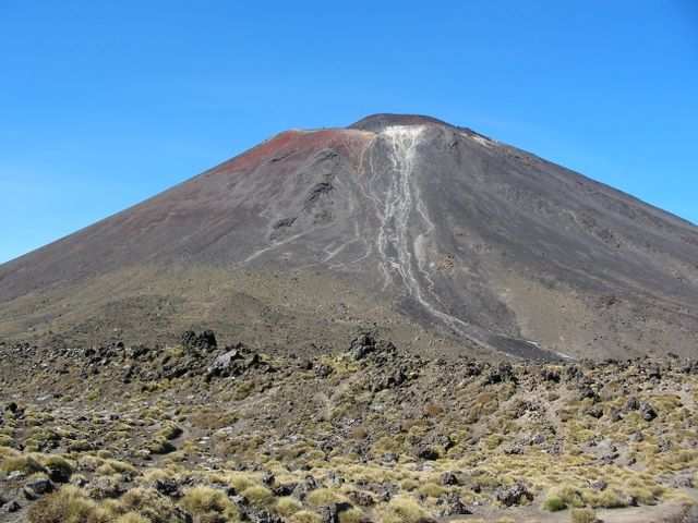 Den 3stuendigen Sidetrek zum 2287m hohen Gipfel von Mt Ngauruhoe sparen wir uns heute.
