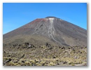 Den 3stuendigen Sidetrek zum 2287m hohen Gipfel von Mt Ngauruhoe sparen wir uns heute.