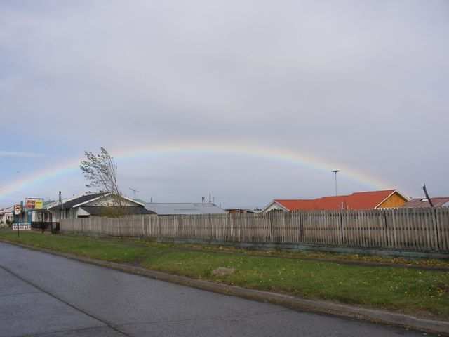 Okay, es gibt einen schoenen Regenbogen ...